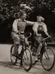 Paar auf Fahrrädern