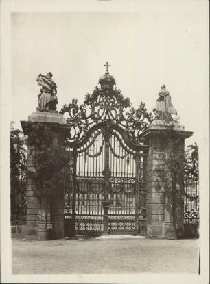 Würzburg. Portal zum Schlosspark