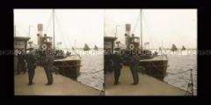 Dampfer an der Anlegestelle, Blankenese