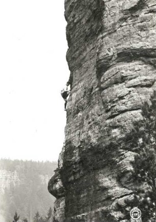 Sächsische Schweiz, Bielatal. Schiefer Turm. Seilschaft Paul Illmer am Strubichweg (Südwestkante, VIIc)