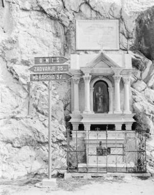 Wegweiser Omiš