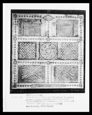 Geometrische Ornamente und Inschrift