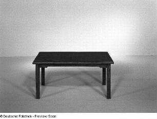 Klubtisch (Modell F 521)
