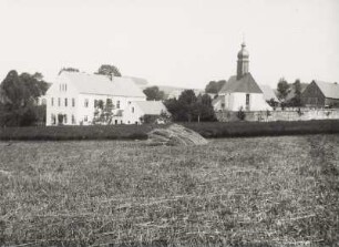Pfarrkirche : Ortsteilansicht mit Schule und Pfarrkirche