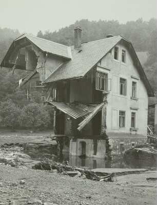 Müglitztal. Glashütte. Zerstörtes Wohnhaus im unteren Ortsteil nach der Unwetterkatastrophe 8./9. Juli 1927