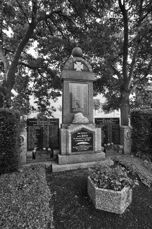 Friedhof: Gefallenendenkmal (Gefallenendenkmal); Grebenhain, Ober-Mooser Straße