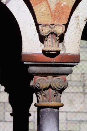 Deutschland. Rheinland Pfalz. Maria Laach. Abteikirche innen. Kreuzgang. Säulendetail
