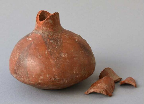 Clay bottle (fragment)