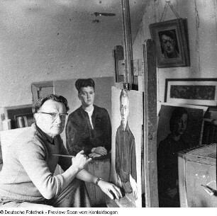 Porträt - Verschiedenes (Kurt Querner beim Malen im Atelier, Bilder Querners)