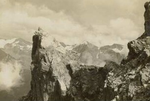 Italien. Ortlergruppe. Hintere Schöntaufspitze (3324 m) von der Payerhütte. Blick über das Suldental