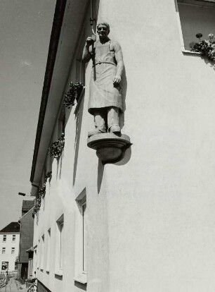 Bauarbeiter : Glauchau, Talstraße 5, Skulptur eines Bauarbeiters