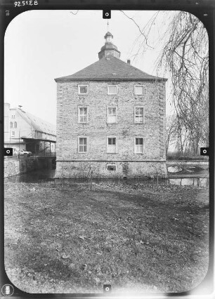 Dobitschen. Wasserschloss (Baubeginn 1696). Seitenansicht von Südwest