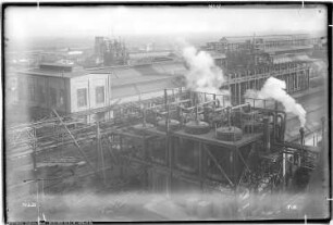 Blick von Bau Me 103 Dampfkesselhaus, Me 12 Linde- und Kompressorenanlage, Me 105 Druckwasserreinigung, Me 146 Pumpenraum
