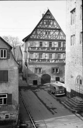 Öhringen: Altes Fachwerkhaus am Schloss