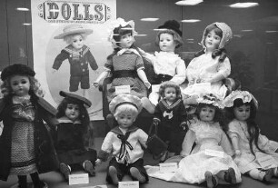 Ausstellung der Puppenrestauratorin Traudy Hähnel in der Stadtsparkasse Karlsruhe am Europaplatz