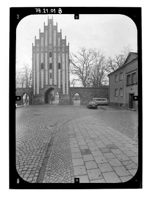 Neubrandenburg. Stargarder Tor (M. 14. Jh.). Stadtseite