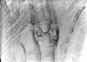 Kniende Figur