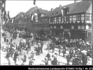 Turnfest der Turnvereine in Wolfenbüttel Enthält: Umzug der Turnvereine durch die Lange Herzogstr.