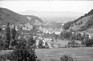Oberglottertal: Blick ins Glottertal; Hintergrund Kaiserstuhl