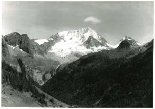 Alpen, Südtirol, Rieserferner Gruppe, Blick über Rein in Taufers auf Hochgall und Wildgall
