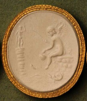Sitzender Cupido, einen Fisch angelnd (Daktyliothek, Erstes Mythologisches Tausend)