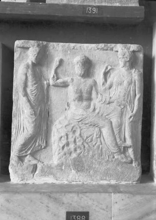Weihrelief mit Asklepios und Hygieia