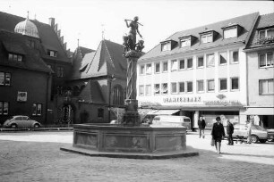 Freiburg: Holzmarktplatz mit Brunnen, nach Bau der Tiefgarage
