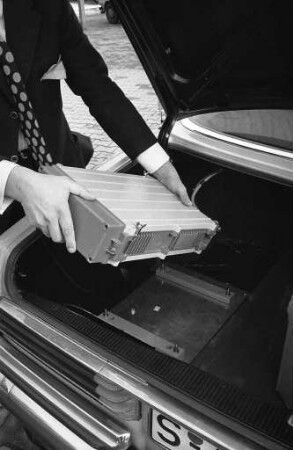 Inbetriebnahme der ersten automatischen Autotelefon-Fernmeldeanlage für den Bereich der Oberpostdirektion Karlsruhe im Fernmeldeturm Grünwettersbach