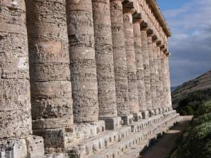 dorische Säulen des Tempels von Segesta, 420 v. Chr. erbaut