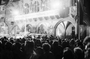 Freiburg: Münsterplatz, Publikum bei der Eröffnungsfeier