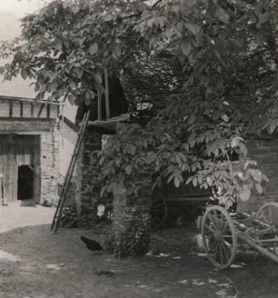 Ediger (Heute: Ediger-Eller). Winzerhof, vorn Faßkarren