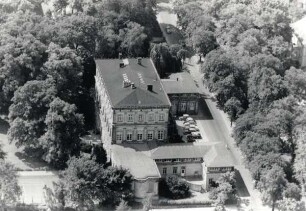 Luftaufnahme des Neuen Palais, heute Hochschule für Musik. Detmold. Neustadt