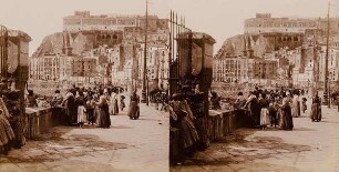 Straße an einem Hafen