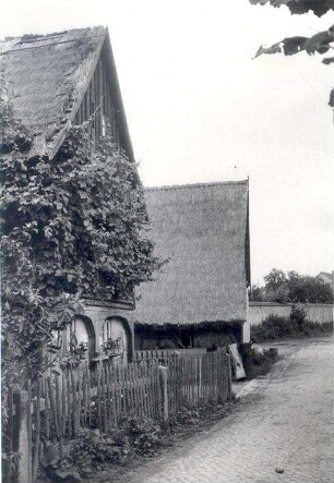 Anwesen in Kreckwitz : Bauwesen - Wohnung, Exterieur. Ort: Krakecy / Kreckwitz. Fachwerkhaus und Scheune