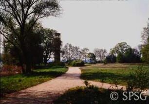 Potsdam, Park Sacrow, Blick vom Uferweg bei der Jägerhofsicht auf die Heilandskirche.