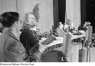 Bezirksparteitag der SPD im Theater am Schiffbauerdamm in Berlin