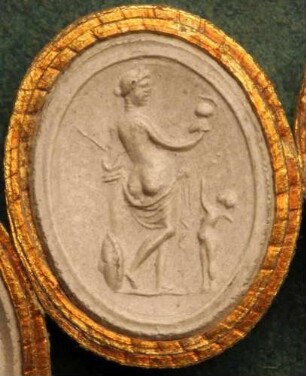 Venus (Aphrodite) die Siegerin, Cupido bietet ihr den Helm dar (Daktyliothek, Supplement)