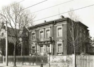Dresden-Neustadt, Bautzner Straße 135. Villa (um 1867). Straßenansicht mit Einfriedung