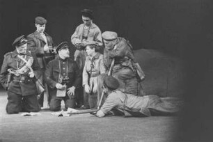 Szenenbilder aus "Optimistische Tragödie" von Wsewolod Wischnewski. Berliner Ensemble, 28.03.1958