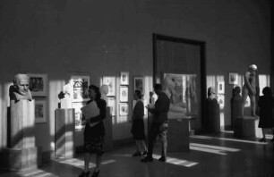 Bukarest: Dalles Saal: Salon official 1944, Saal mit Plastiken