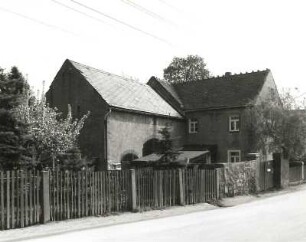 Meißen, Bohnitzscher Straße 21. Wohnhaus mit Scheunenanbau (1851/1900)