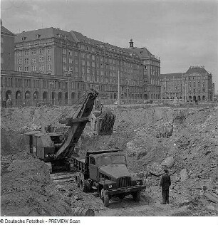 Dresden. Tiefbauarbeiten für die Bebauung der Ernst-Thälmann-Straße (Nordseite)