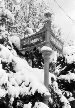 Freiburg, Günterstal: Günterstal im Schnee, Straßenschild