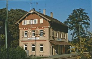 Bieringen Empfangsgebäude Bahnsteig