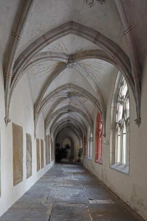 Katholische Pfarrkirche Sankt Peter und Paul & Schlosskirche Sankt Trinitatis — Kreuzgang