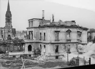 Dresden, Villa : Dresden. Villa, Güntzstraße (bis 1938 Eliasstraße). Sprengung der Villa, im Hintergrund die Johanneskirche