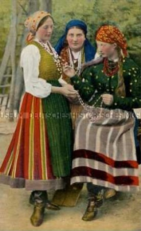 Junge Frauen in polnischer Volkstracht