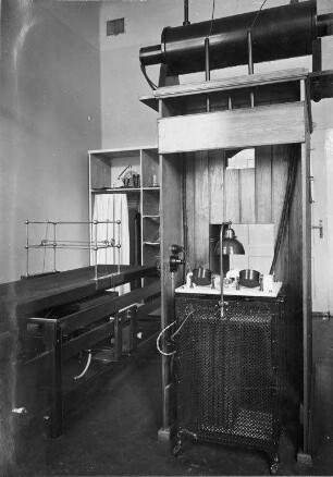 Städtisches Klinikum. Chirurgische Abteilung - Röntgenzimmer