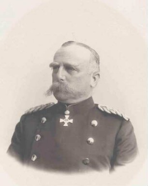 Heinrich von Normann, Oberst und Kommandeur de Regiments von 1896-1899, Brustbild