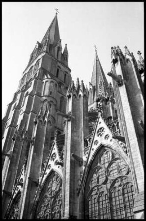 Bayeux: Turm der Kathedrale, von unten